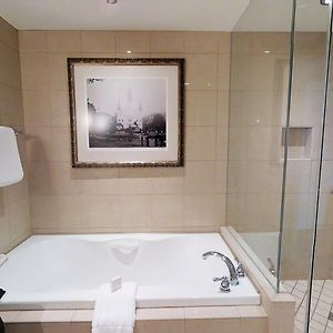 Harrah's Luxury Room 2 Queens City View